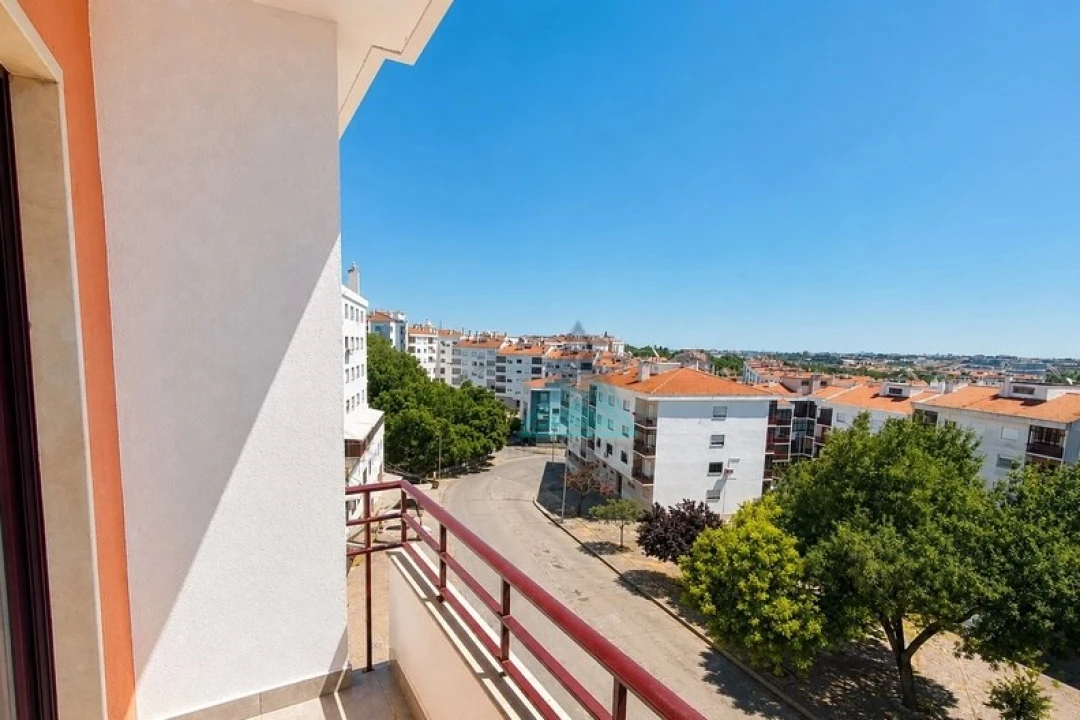 Apartamento T4 para Venda em Amora Foto 4