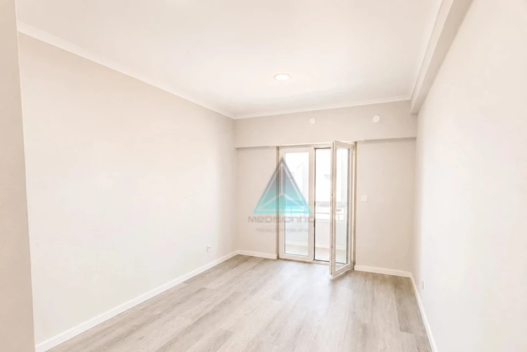 Apartamento T4 para Venda em Amora Foto 7