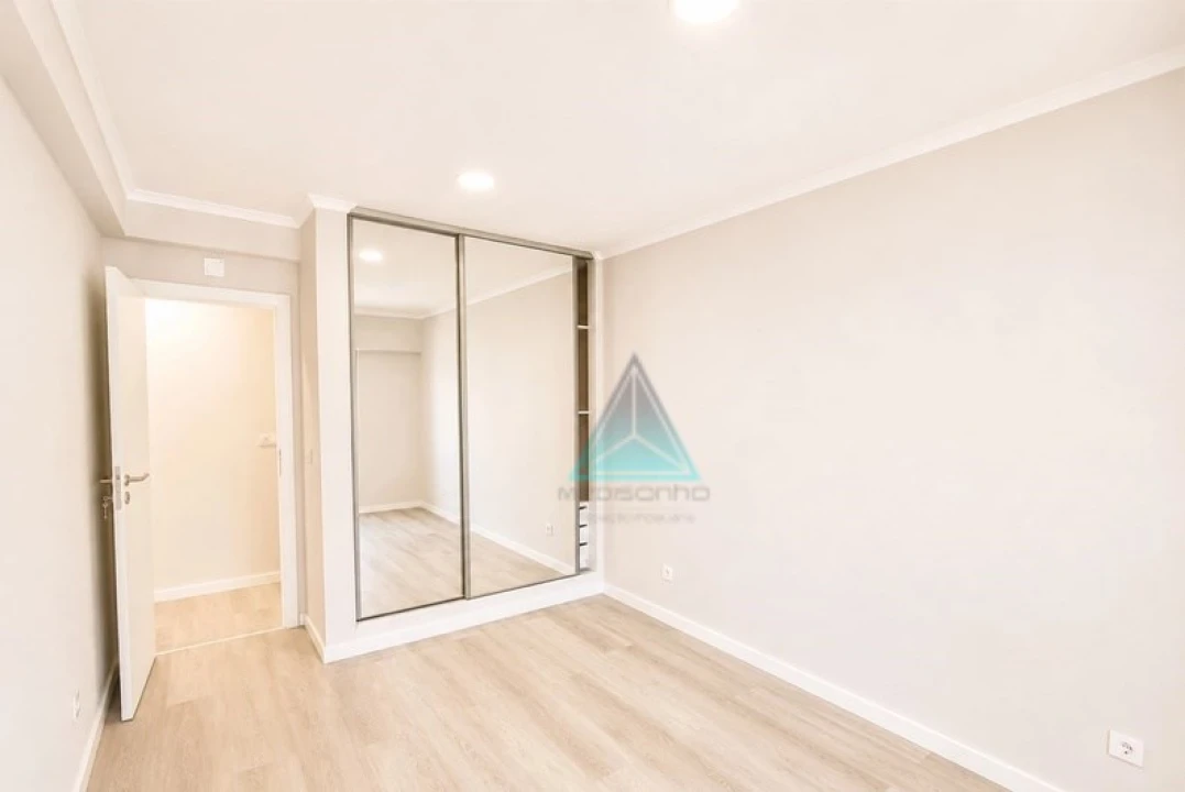 Apartamento T4 para Venda em Amora Foto 8