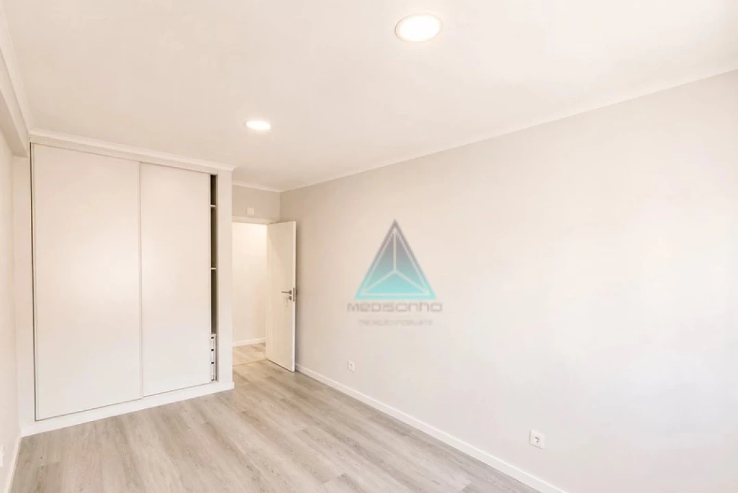Apartamento T4 para Venda em Amora Foto 9