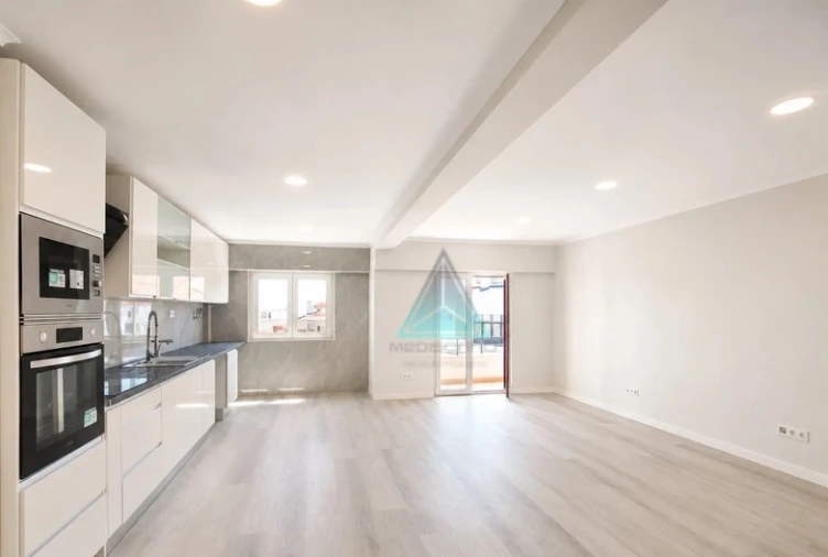 Apartamento T4 para Venda em Amora Foto 3