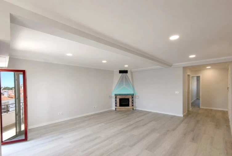 Apartamento T4 para Venda em Amora Foto 6