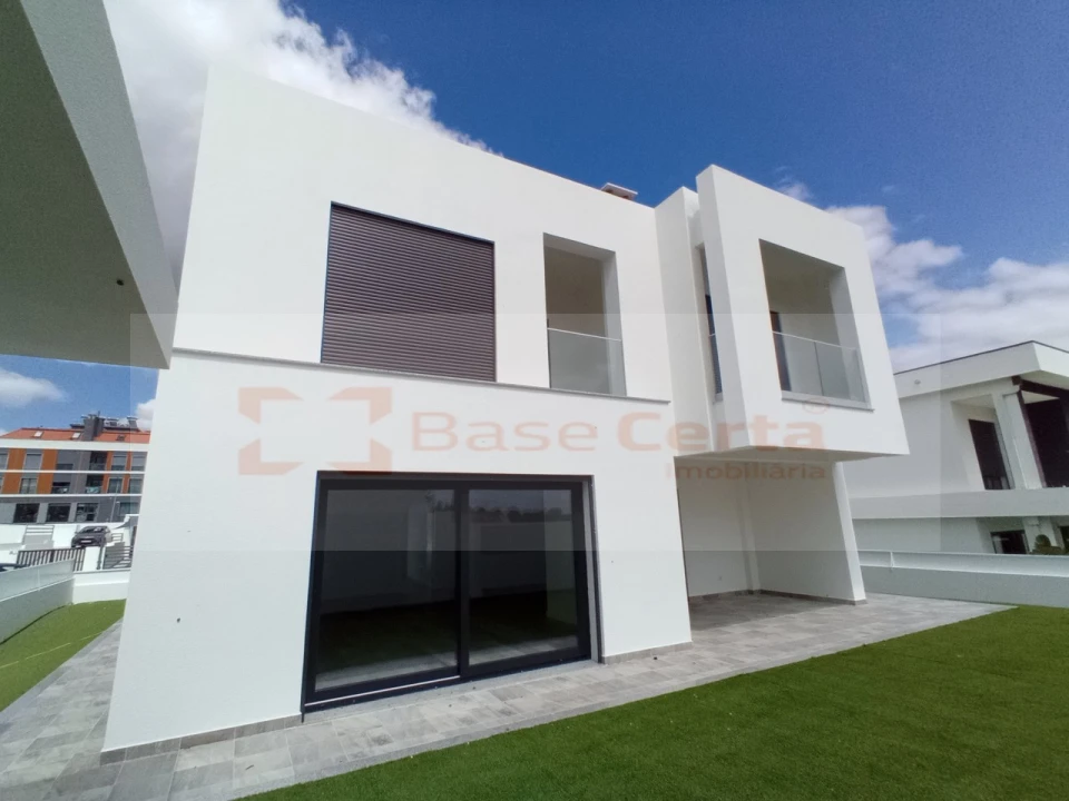 Moradia T4 para Venda em Corroios Foto 10