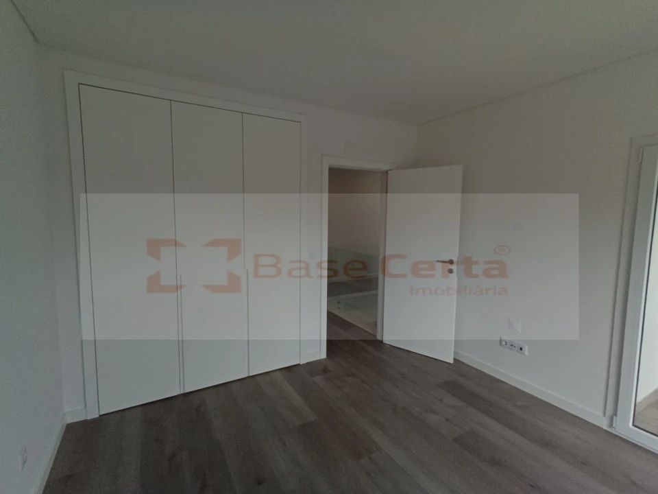 Moradia T4 para Venda em Corroios Foto 18