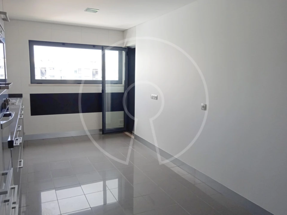 Apartamento T3 para Arrendamento em Seixal, Arrentela e Aldeia de Paio Pires Foto 10