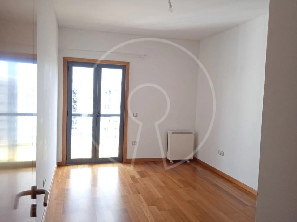 Apartamento T3 para Arrendamento em Seixal, Arrentela e Aldeia de Paio Pires Foto 16