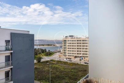 Apartamento T3 para Arrendamento em Seixal, Arrentela e Aldeia de Paio Pires