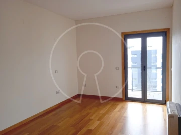 Apartamento T3 para Arrendamento em Seixal, Arrentela e Aldeia de Paio Pires