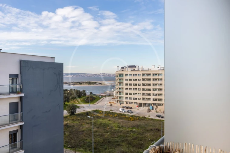 Apartamento T3 para Arrendamento em Seixal, Arrentela e Aldeia de Paio Pires Foto 7