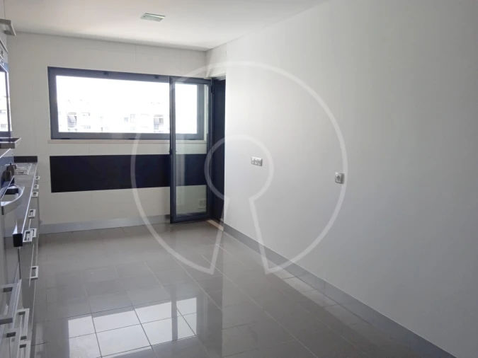 Apartamento T3 para Arrendamento em Seixal, Arrentela e Aldeia de Paio Pires Foto 10