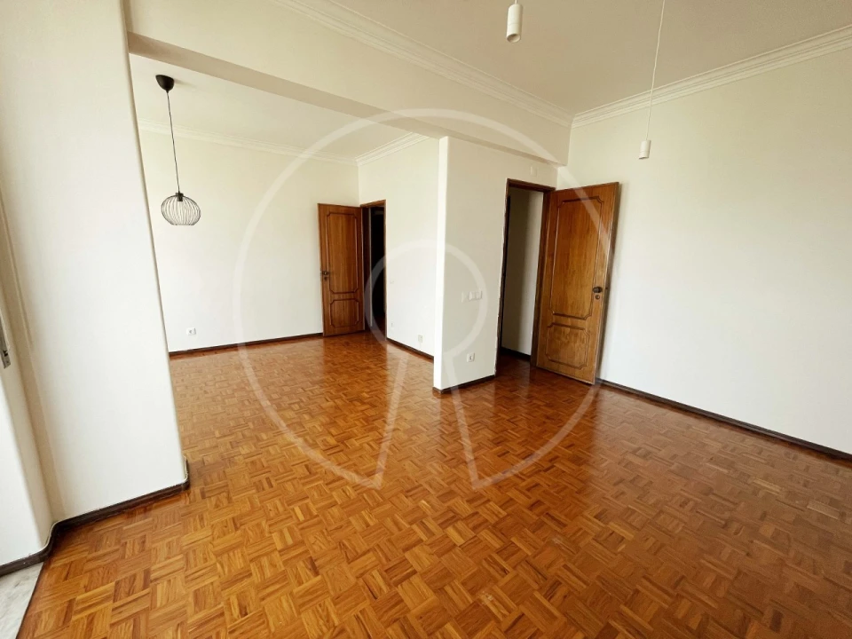 Apartamento T3 para Arrendamento em Campolide Foto 3
