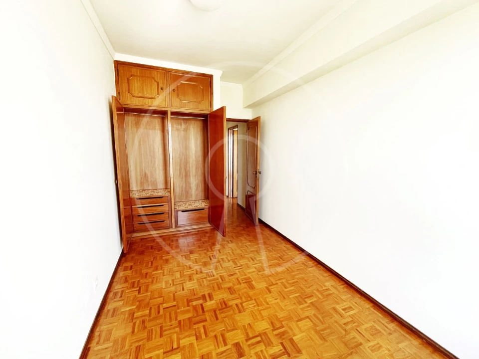 Apartamento T3 para Arrendamento em Campolide Foto 7