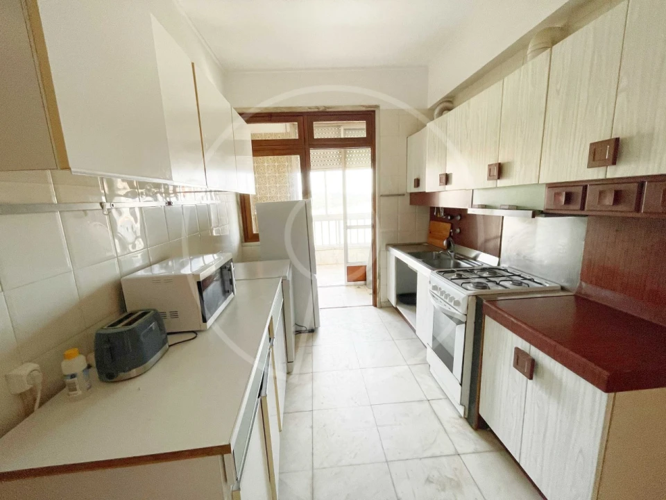 Apartamento T3 para Arrendamento em Campolide Foto 10