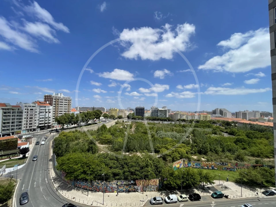 Apartamento T3 para Arrendamento em Campolide Foto 1