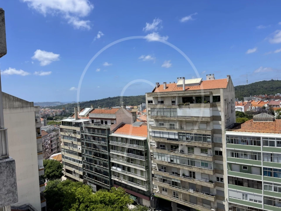 Apartamento T3 para Arrendamento em Campolide Foto 12