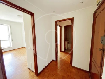 Apartamento T3 para Arrendamento em Campolide