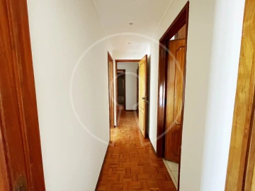 Apartamento T3 para Arrendamento em Campolide