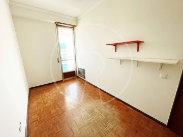 Apartamento T3 para Arrendamento em Campolide
