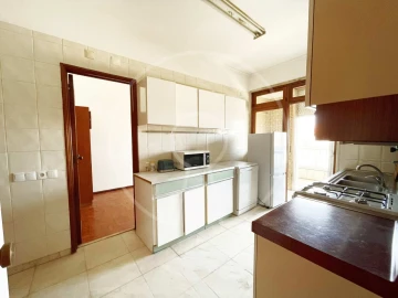 Apartamento T3 para Arrendamento em Campolide