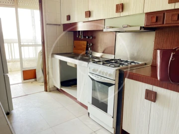 Apartamento T3 para Arrendamento em Campolide