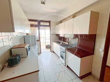 Apartamento T3 para Arrendamento em Campolide
