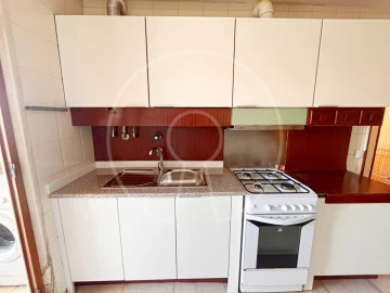 Apartamento T3 para Arrendamento em Campolide
