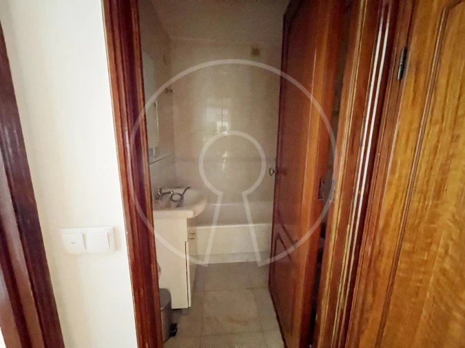 Apartamento T3 para Arrendamento em Campolide Foto 8