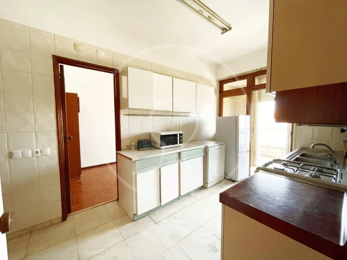 Apartamento T3 para Arrendamento em Campolide Foto 9
