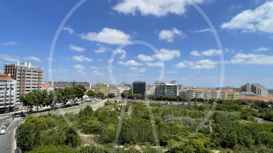 Apartamento T3 para Arrendamento em Campolide