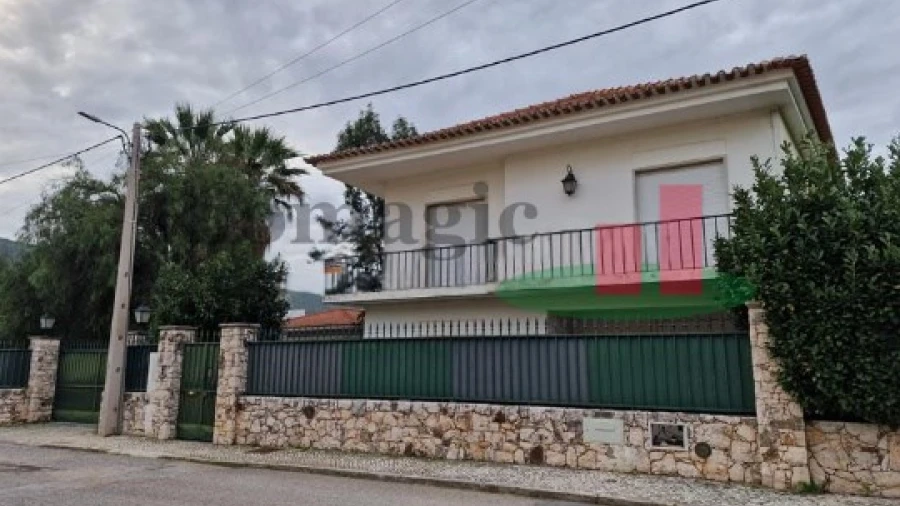 Moradia T4 para Venda em Minde