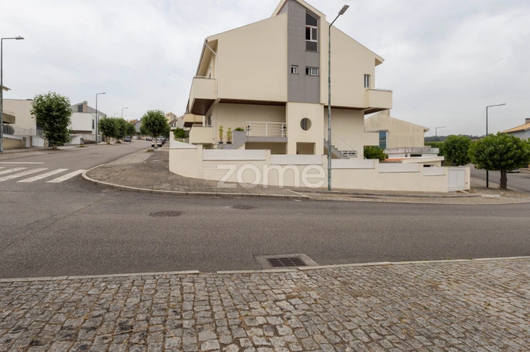 Moradia T4 para Venda em Valongo Foto 2