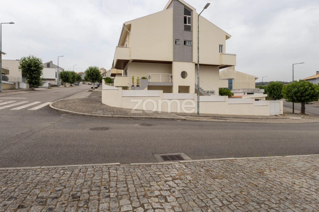Moradia T4 para Venda em Valongo Foto 2