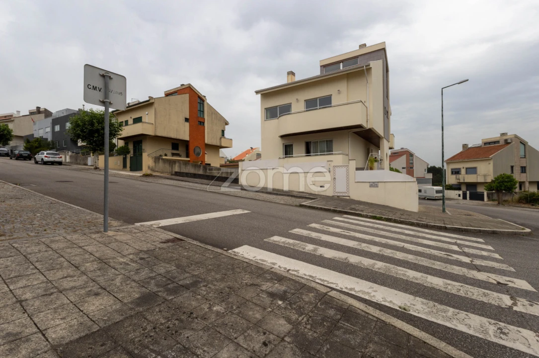 Moradia T4 para Venda em Valongo Foto 1
