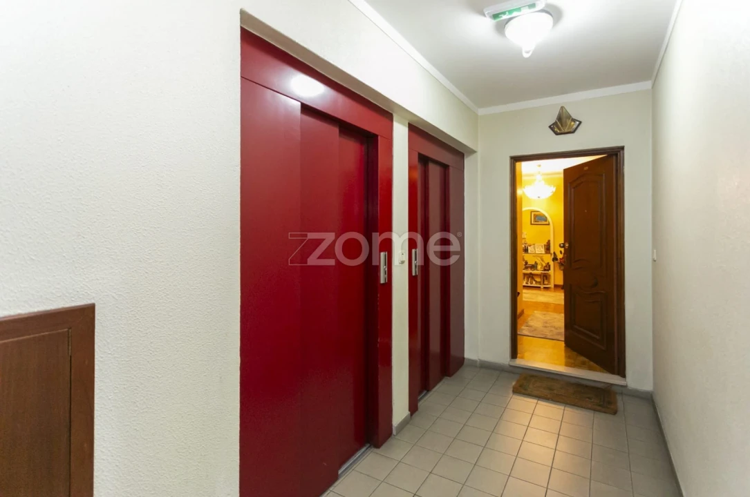 Apartamento T3 para Venda em Mafamude e Vilar do Paraíso Foto 32