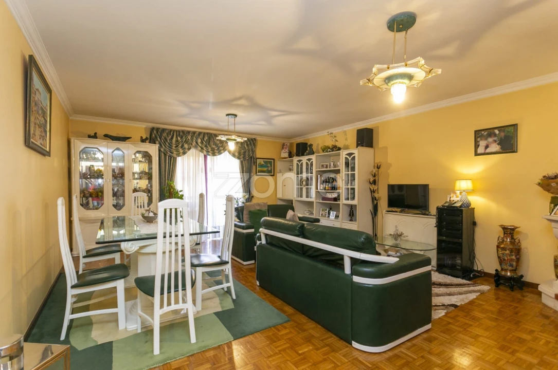 Apartamento T3 para Venda em Mafamude e Vilar do Paraíso Foto 1