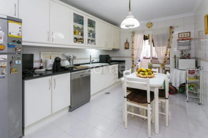 Apartamento T3 para Venda em Mafamude e Vilar do Paraíso
