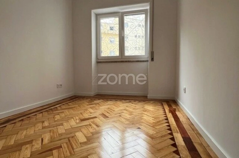 Apartamento T3 para Arrendamento em Almada, Cova da Piedade, Pragal e Cacilhas Foto 25