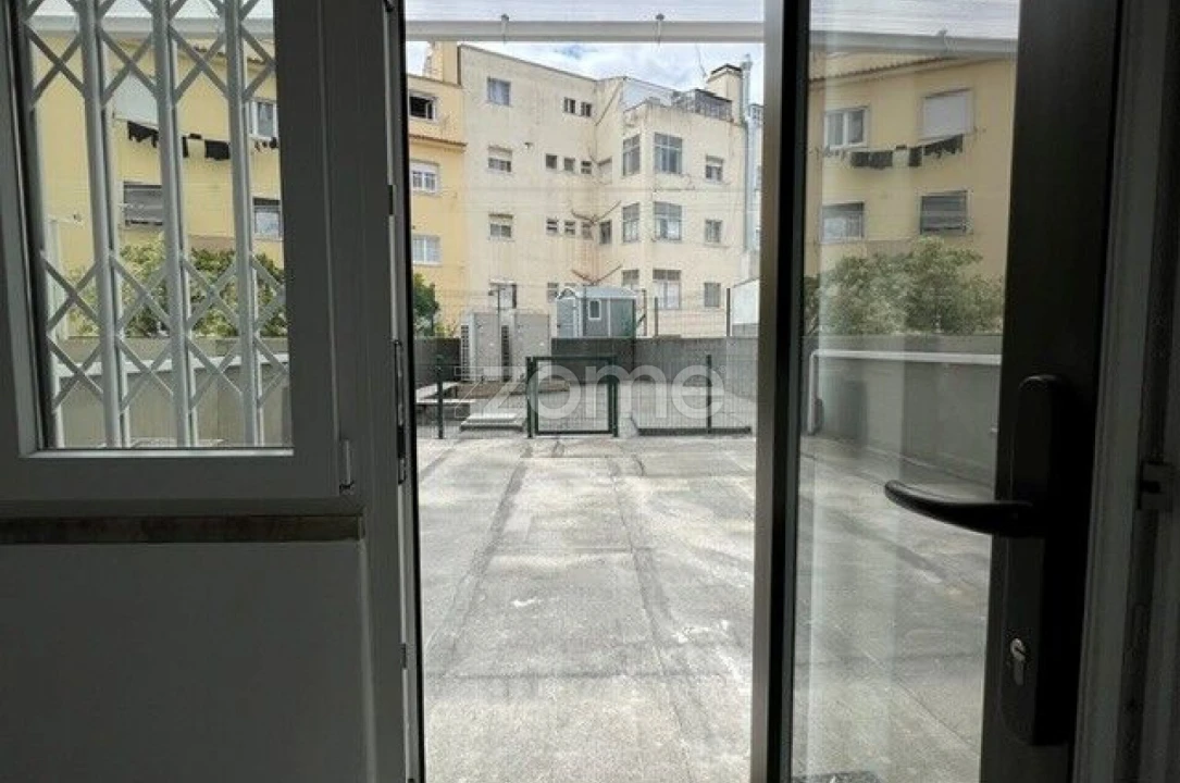 Apartamento T3 para Arrendamento em Almada, Cova da Piedade, Pragal e Cacilhas Foto 3