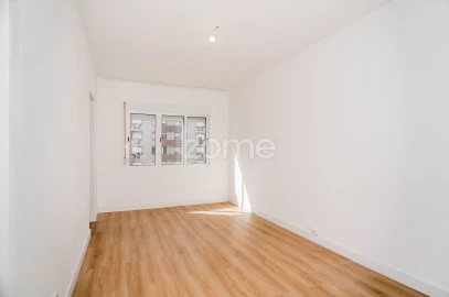 Apartamento T2 para Venda em Olivais