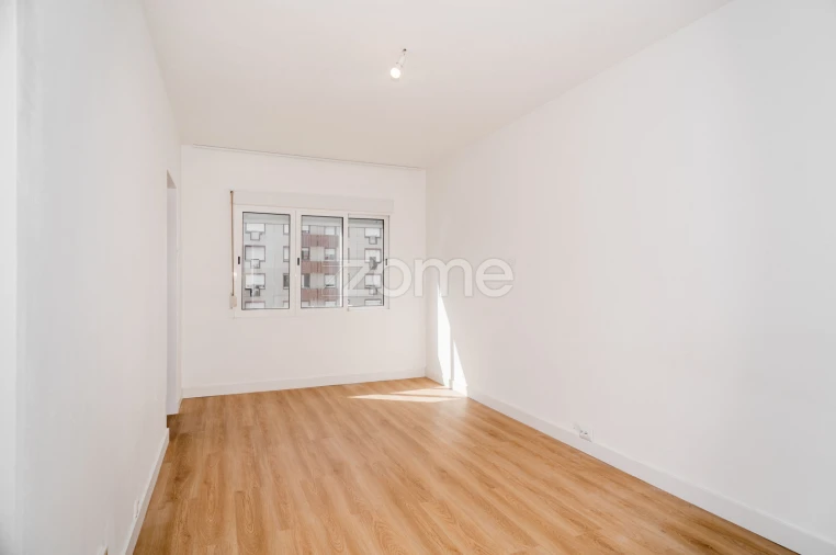 Apartamento T2 para Venda em Olivais Foto 2