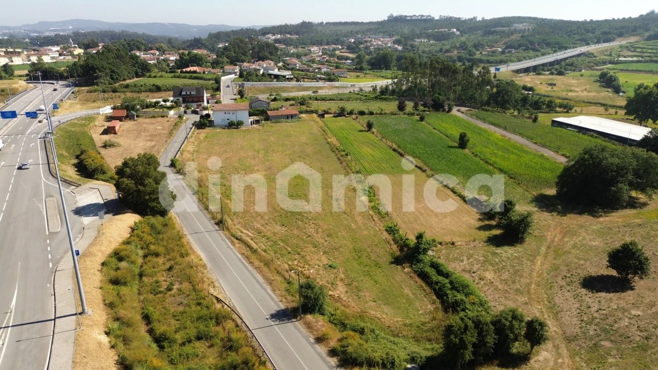 Terreno para Venda em Esmeriz e Cabeçudos Foto 1