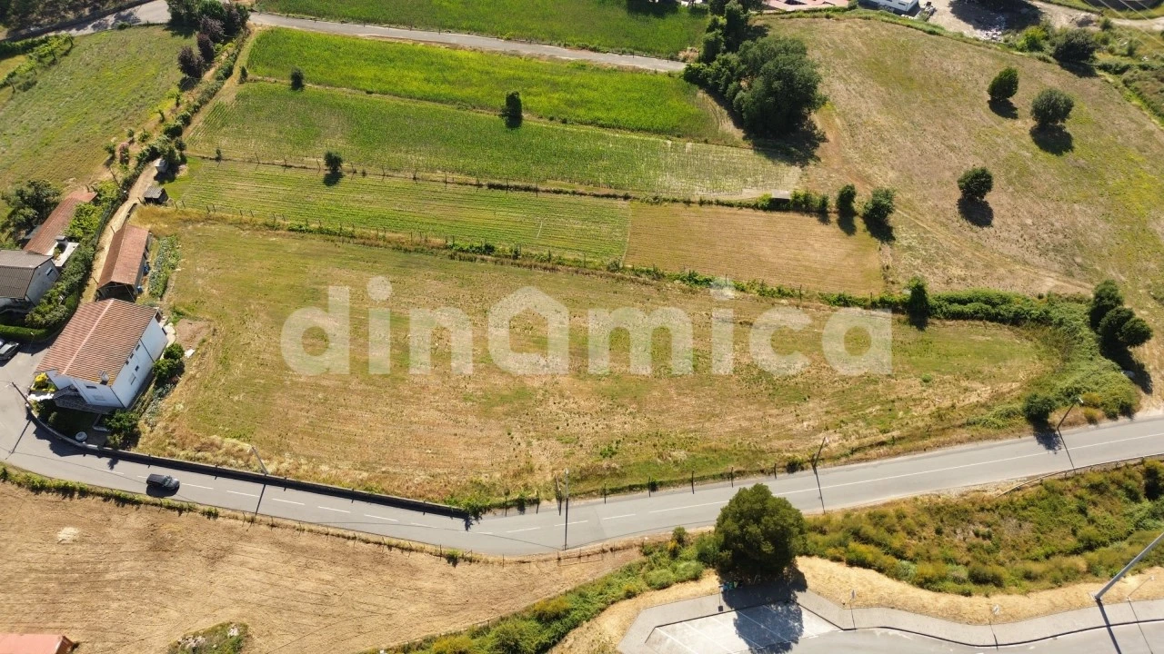 Terreno para Venda em Esmeriz e Cabeçudos Foto 2