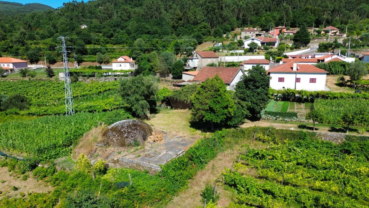 Moradia T2 para Venda em Bárrio e Cepões Foto 3