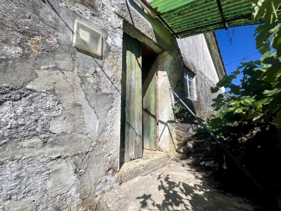 Moradia T2 para Venda em Bárrio e Cepões Foto 6