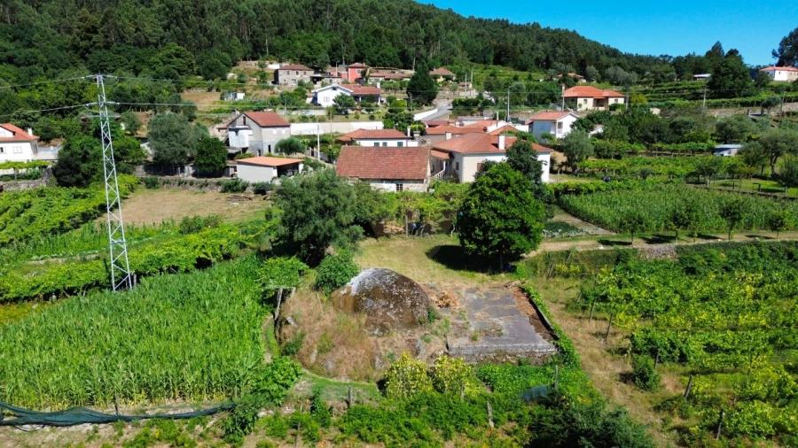 Moradia T2 para Venda em Bárrio e Cepões Foto 4