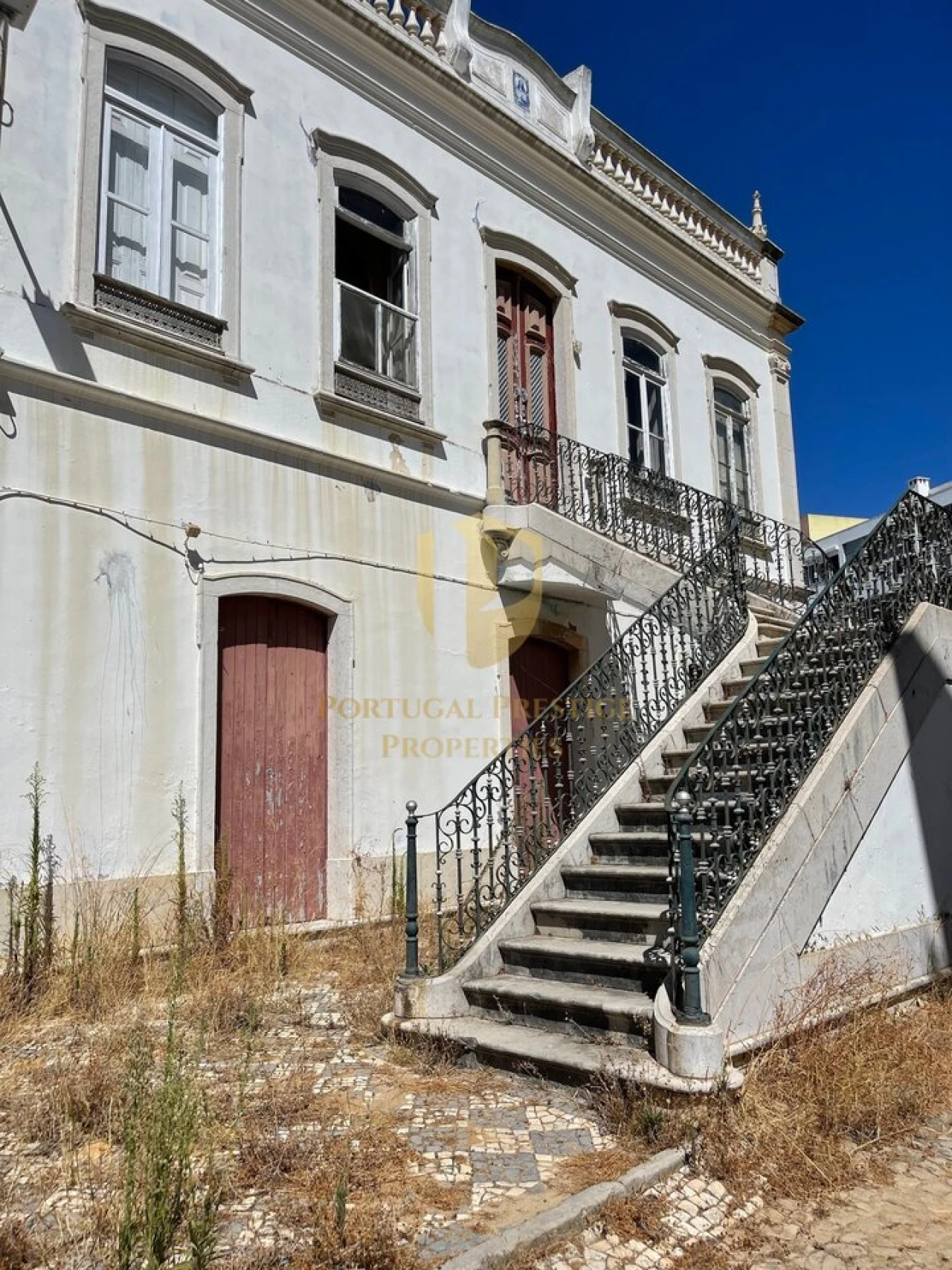 Moradia T8 para Venda em Quelfes Foto 2