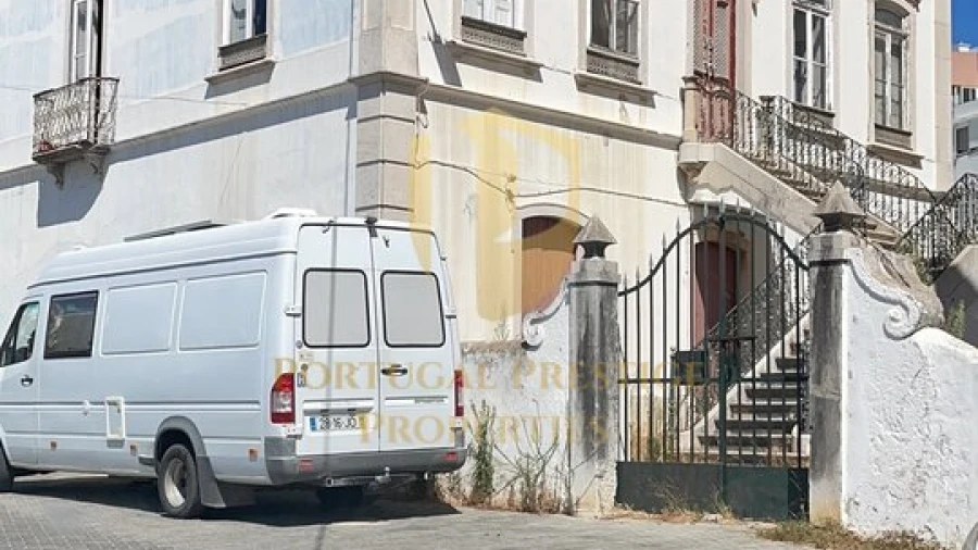 Moradia T8 para Venda em Quelfes