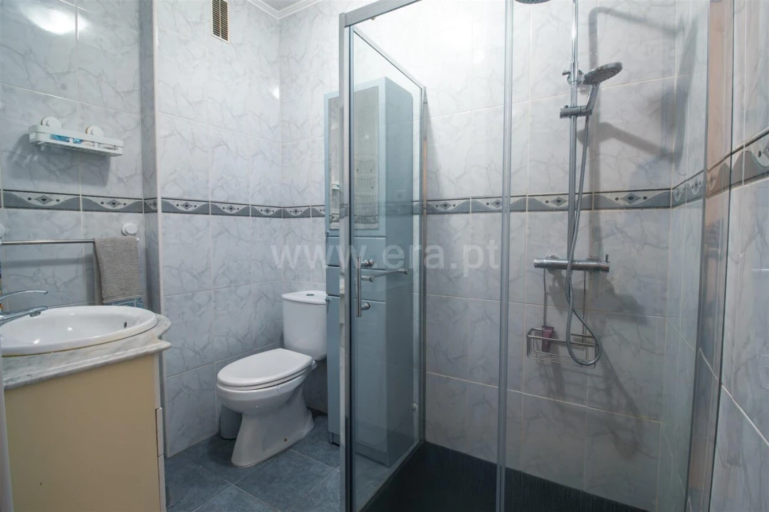 Apartamento T3 para Venda em Vilar de Andorinho Foto 16