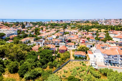 Terreno para Venda em Carcavelos e Parede