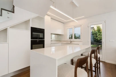 Moradia T4 para Venda em Carcavelos e Parede